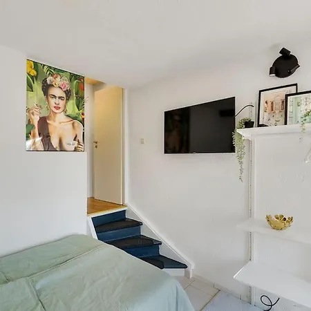 Tiny With Spacious Terrace On The Rhine * Neuwied