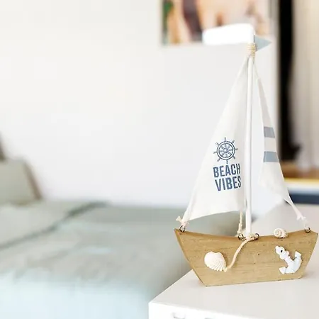 Tiny With Spacious Terrace On The Rhine * Neuwied