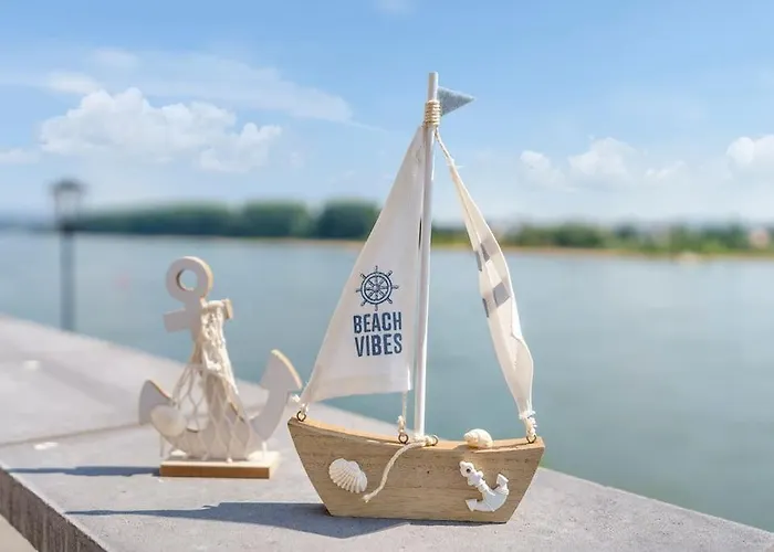 公寓 Tiny With Spacious Terrace On The Rhine *