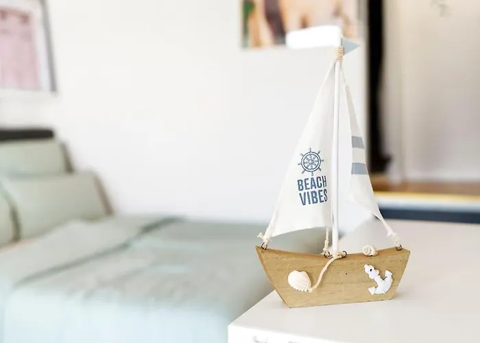 Tiny With Spacious Terrace On The Rhine * 新维德